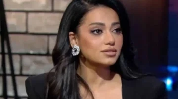 دموع وتصفيق حار.. رحمة رياض تحتفل بفوز فريقها بلقب برنامج ذا فويس بمشاهد صادمة